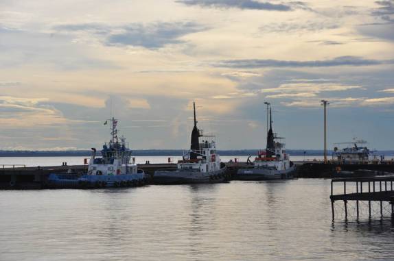 Fim de tarde no porto flutuante de Manaus - AM
